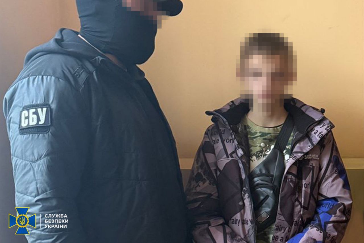 дитину завербували: Один з 14-річних підлітків, затриманих СБУ та Національною поліцією за здійснення теракту з вибухівкою у Вишгородському районі Київщини у листопаді 2024.