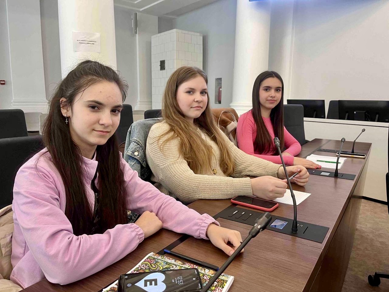 Команда соціального шкільного підприємства Golden Leaf Paper Лисиничівської гімназії на навчанні у Львівській міській раді