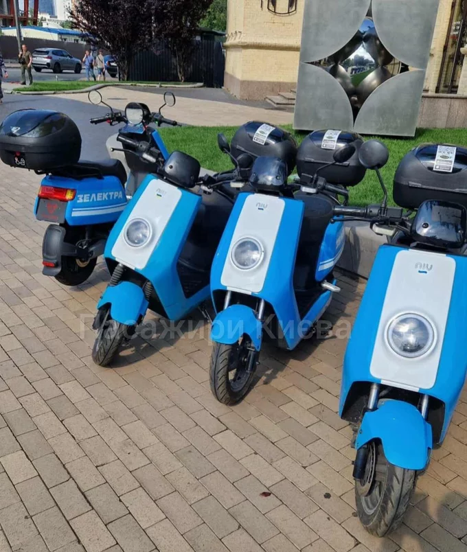 Електромопеди на вулиці Києва